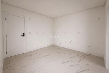 Apartamento &agrave; venda - 182m&sup2; - Meia Praia