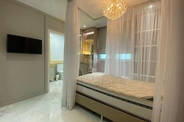 Apartamento &agrave; venda - 182m&sup2; - Meia Praia
