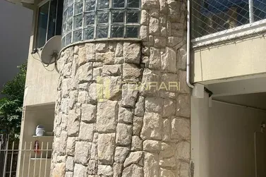 Casa &agrave; venda - 205m&sup2; - Meia Praia