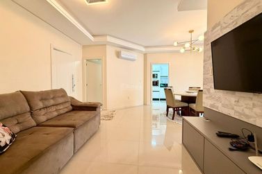 Apartamento &agrave; venda - 120m&sup2; - Meia Praia