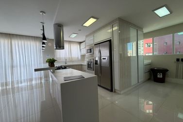 Apartamento &agrave; venda - 130m&sup2; - Centro