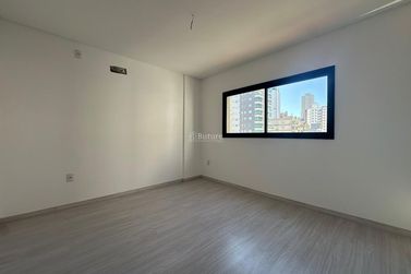 Apartamento &agrave; venda - 95m&sup2; - Meia Praia