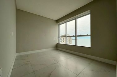 Apartamento &agrave; venda - 197m&sup2; - Meia Praia