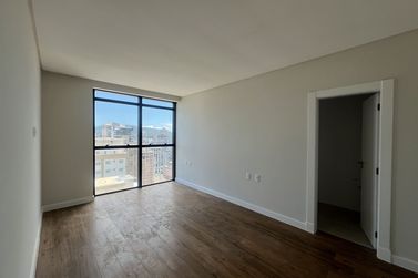 Apartamento &agrave; venda - 184m&sup2; - Meia Praia