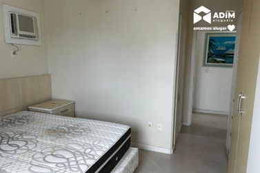 Apartamento para alugar - 140m&sup2; - Meia Praia