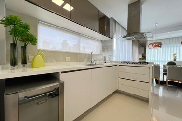 Apartamento &agrave; venda - 153m&sup2; - Meia Praia