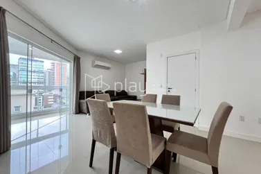 Apartamento &agrave; venda - 110m&sup2; - Meia Praia