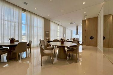Apartamento &agrave; venda - 180m&sup2; - Meia Praia