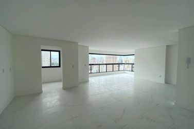 Apartamento &agrave; venda - 130m&sup2; - 