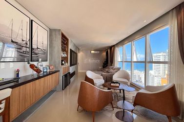 Apartamento &agrave; venda - 148m&sup2; - Meia Praia