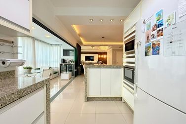 Apartamento &agrave; venda - 150m&sup2; - Meia Praia
