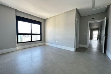 Apartamento &agrave; venda - 200m&sup2; - Meia Praia