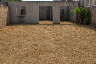 Terreno &agrave; venda - 200m&sup2; - Espinheiros