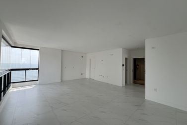 Apartamento &agrave; venda - 129m&sup2; - Meia Praia