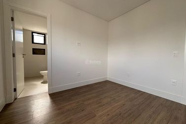 Apartamento &agrave; venda - 132m&sup2; - Meia Praia