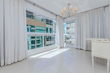 Apartamento &agrave; venda - 270m&sup2; - Meia Praia