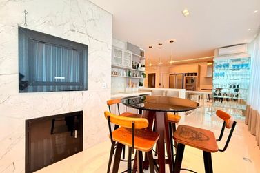 Apartamento &agrave; venda - 160m&sup2; - Meia Praia