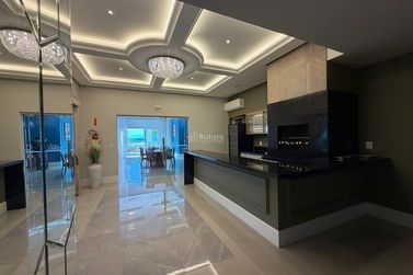 Apartamento &agrave; venda - 162m&sup2; - Meia Praia