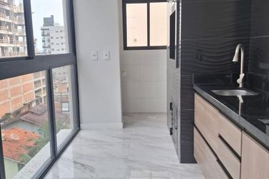 Apartamento para alugar - 110m&sup2; - Meia Praia