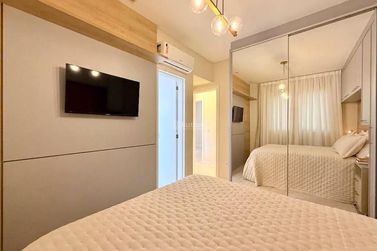 Apartamento &agrave; venda - 110m&sup2; - Meia Praia