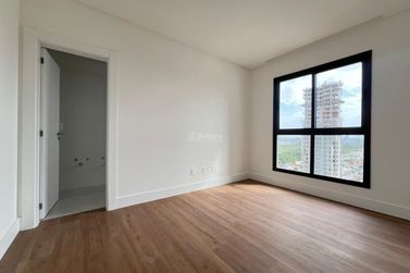 Apartamento &agrave; venda - 123m&sup2; - Meia Praia