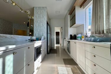 Apartamento &agrave; venda - 240m&sup2; - Meia Praia
