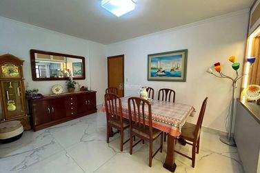 Apartamento &agrave; venda - 147m&sup2; - Meia Praia