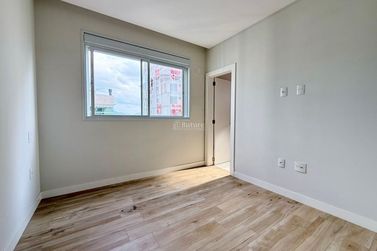 Apartamento &agrave; venda - 132m&sup2; - Meia Praia
