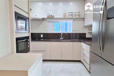 Apartamento para alugar - 162m&sup2; - Meia Praia