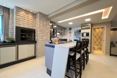 Apartamento &agrave; venda - 123m&sup2; - Meia Praia