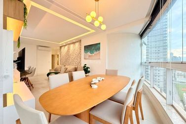 Apartamento &agrave; venda - 129m&sup2; - Meia Praia
