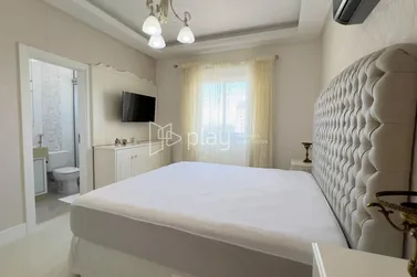 Apartamento &agrave; venda - 181m&sup2; - Meia Praia