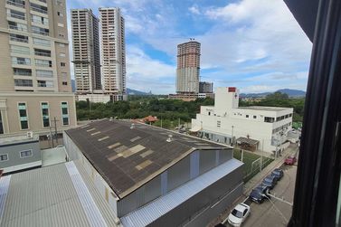 Apartamento &agrave; venda - 65m&sup2; - Meia Praia