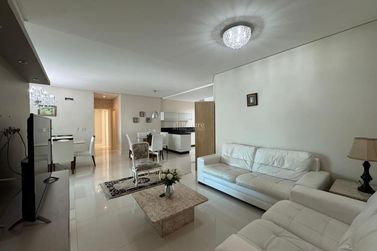 Apartamento &agrave; venda - 180m&sup2; - Meia Praia