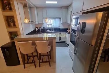 Apartamento &agrave; venda - 120m&sup2; - Meia Praia