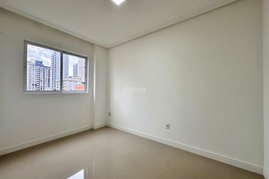 Apartamento &agrave; venda - 95m&sup2; - Meia Praia