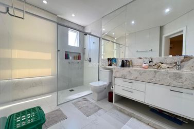 Apartamento &agrave; venda - 197m&sup2; - Meia Praia