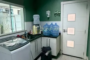 Casa para alugar - 300m&sup2; - Meia Praia