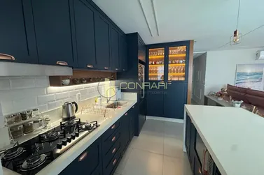 Apartamento &agrave; venda - 136m&sup2; - Meia Praia