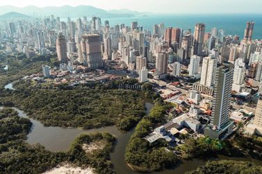 Apartamento &agrave; venda - 166m&sup2; - Meia Praia