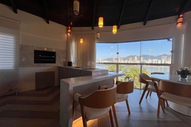 Casa &agrave; venda - 200m&sup2; - Canto da Praia
