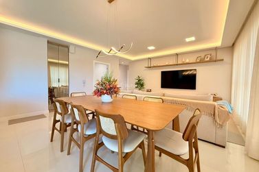 Apartamento &agrave; venda - 180m&sup2; - Meia Praia