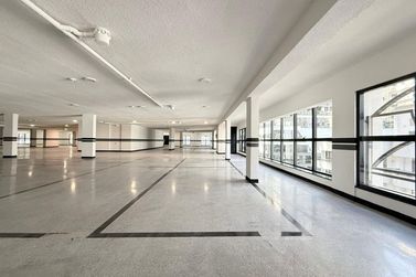 Apartamento &agrave; venda - 160m&sup2; - Meia Praia