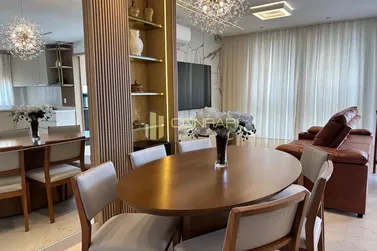 Apartamento &agrave; venda - 110m&sup2; - Meia Praia