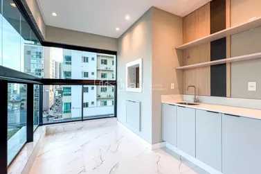 Apartamento &agrave; venda - 114m&sup2; - Meia Praia