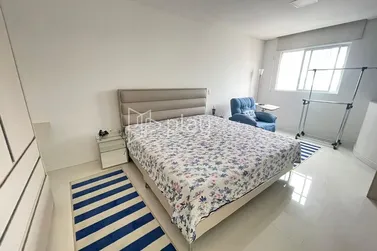 Apartamento &agrave; venda - 185m&sup2; - Meia Praia