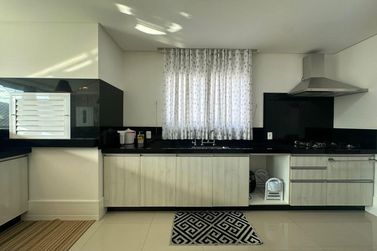 Apartamento &agrave; venda - 134m&sup2; - Meia Praia