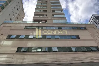 Apartamento &agrave; venda - 167m&sup2; - Meia Praia