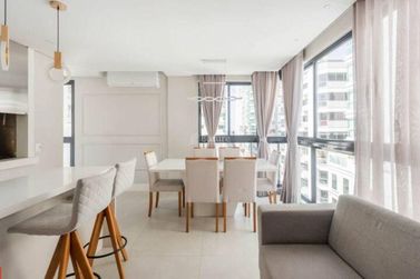 Apartamento &agrave; venda - 102m&sup2; - Meia Praia