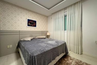 Apartamento &agrave; venda - 180m&sup2; - Meia Praia
